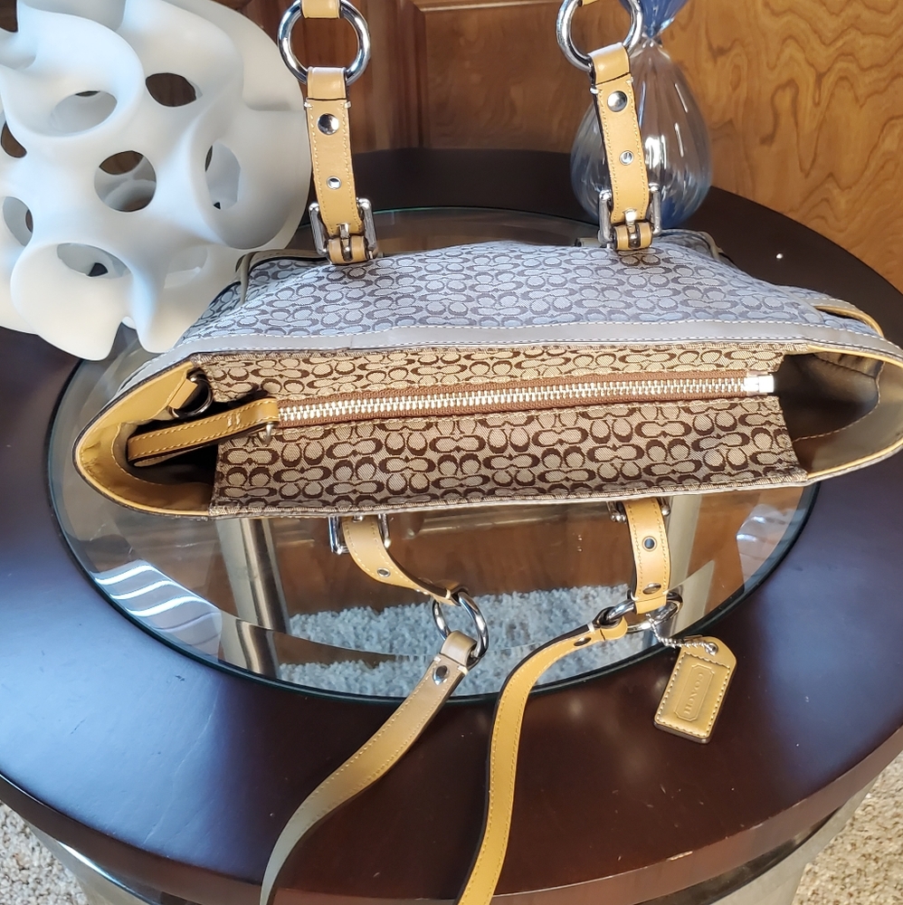 Coach Tote - Picture 8 of 15